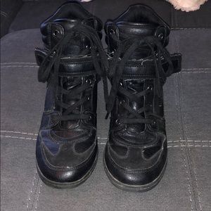 Aldo all black lace up boot with heel